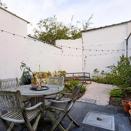 Huswell - Charming Townhouse In Perfect For 6 Guests Гент